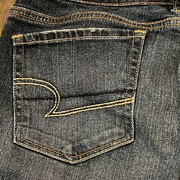 American Eagle size 2 skinny Bermuda stretch denim shorts- cut off, distressed - Picture 6 of 9
